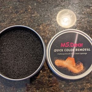 Makeup brush cleaner